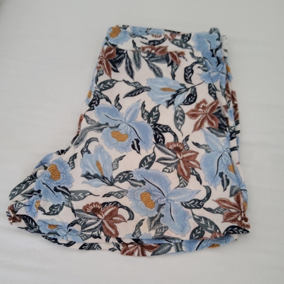 Old Navy Pants - Old Navy Floral Print Shorts